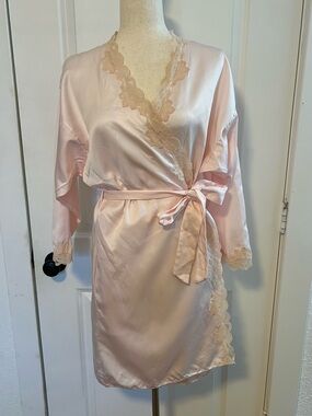 VNTG 70s Miss Elaine Baby Pink Wrap Kimono Dressing Gown